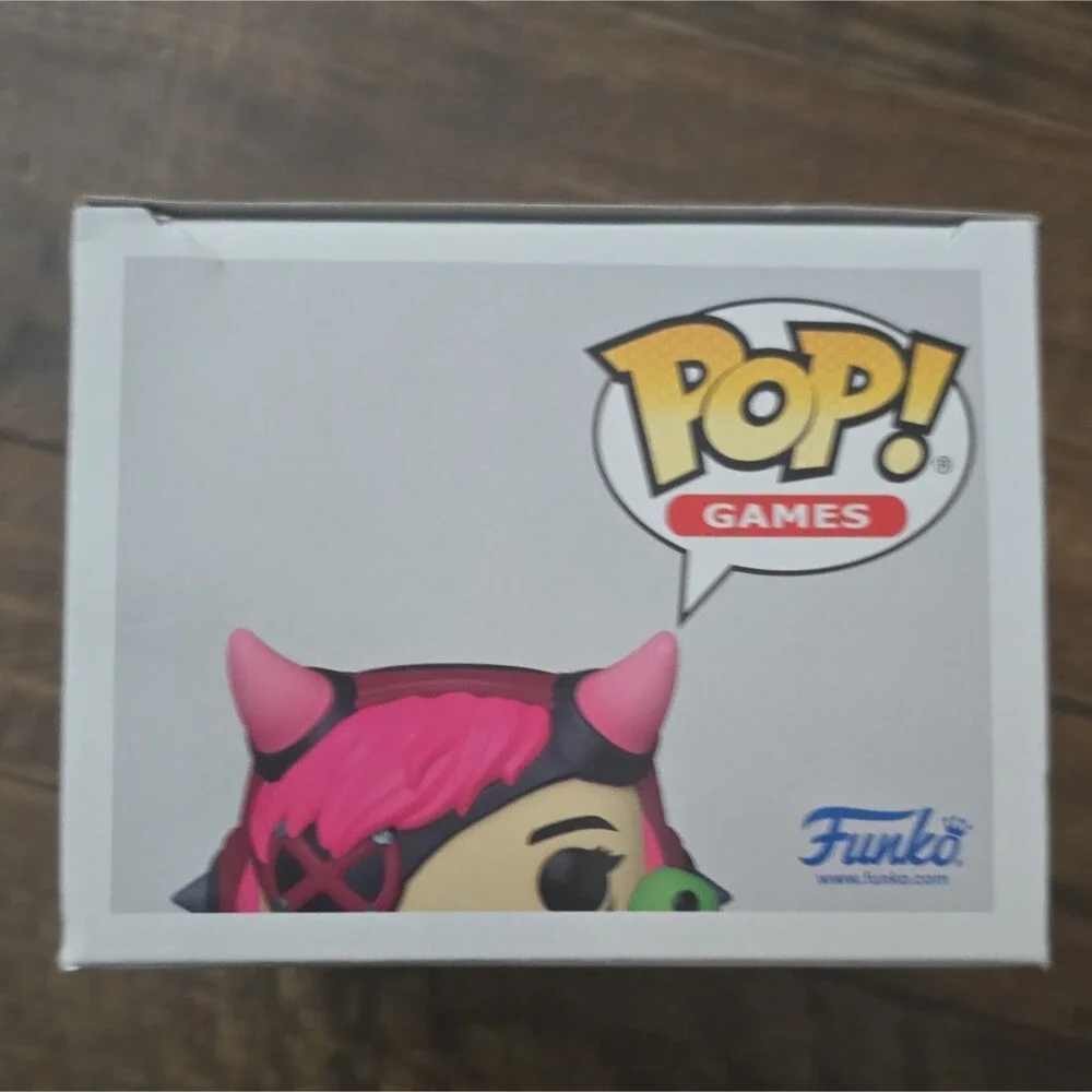 Funko Pop! Games Apex Legends Wattson w/ Nessie Cyber Punked #883 Exclusive